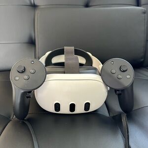 Meta Quest 3 VR Headset 512GB – like new used – MSRP $499